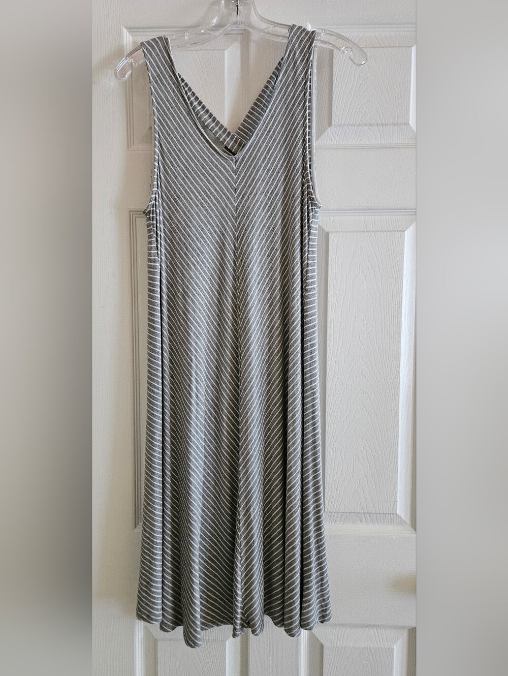 Cable & Gauge Sleeveless V-Neck Gray & White Striped Swing Dress Size Large